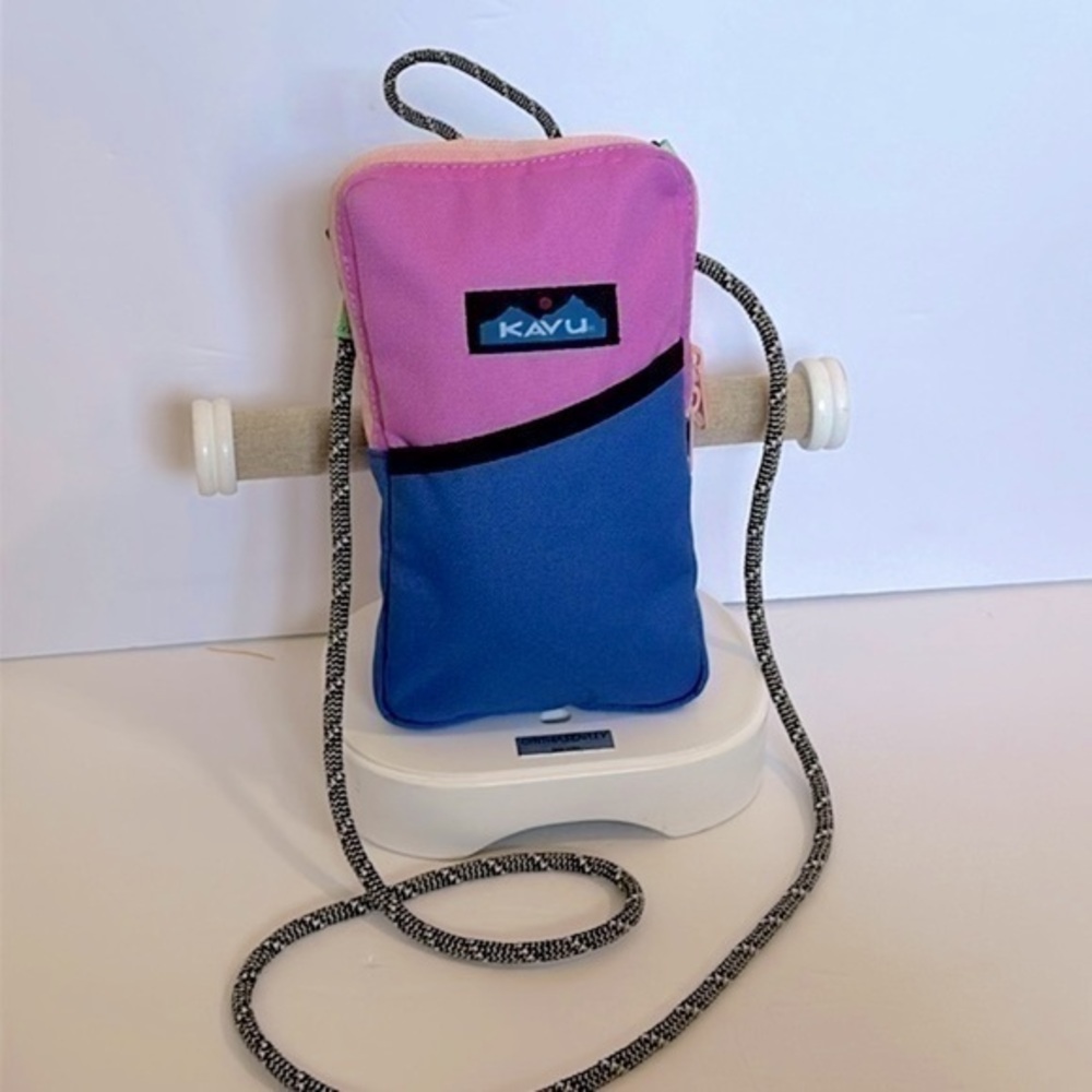 KAVU ESSENTIAL CASE CROSSBODY/Belt bag in color Gem Crush NWOT